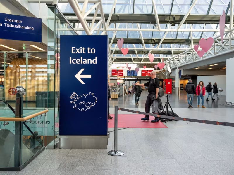 keflavik-airport-flight-sign-people-icelandic-shutterstock-2000px